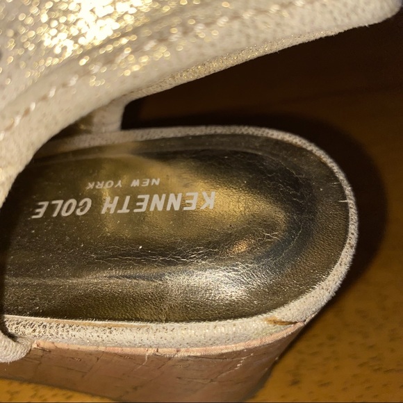 Kenneth Cole Zip-Up Gold Peep Toe Wedge Low Heel Leather Ankle Boot Bootie Sz 5 - Picture 4 of 6